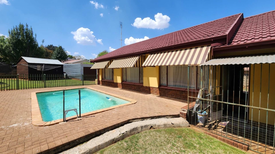 4 Bedroom Property for Sale in Uitsig Free State